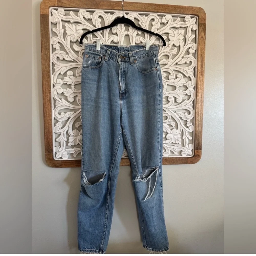 Levi’s Light Wash Straight Leg Jeans 💙 Distressed Knee Only Casual Chic Everyday - Picture 2 of 3